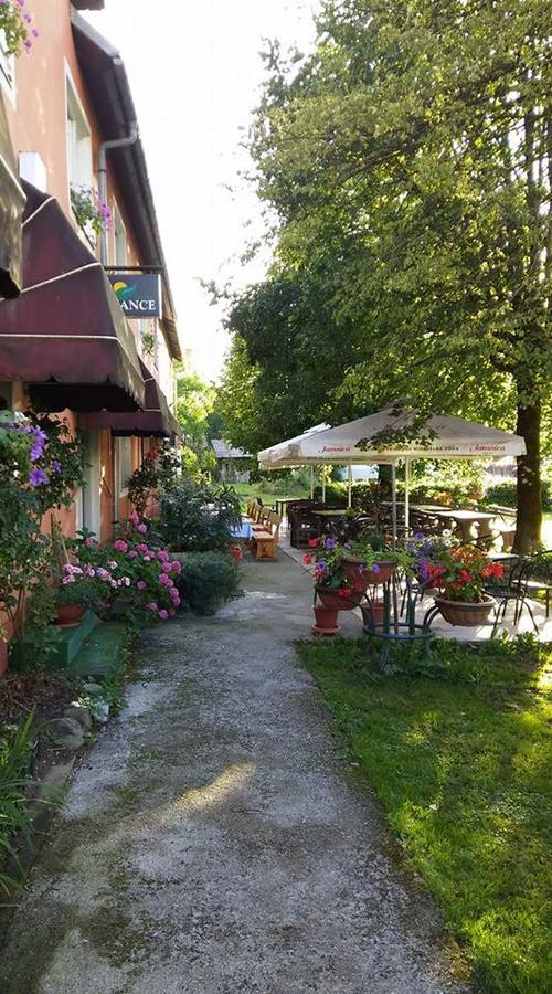 Hotel Mance Brod na Kupi Екстер'єр фото